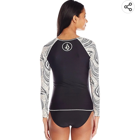 NWT Volcom Youth Long-sleeved Rash Guard in Firebird Pattern - Picture 2 of 11